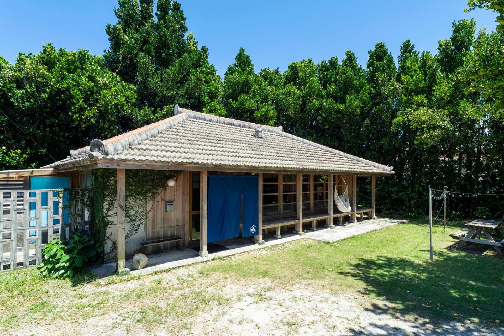 フクギに囲まれた家 さばんぎ沖縄古民家 Savangi Okinawan Designed Folk House 今帰仁村 エクステリア 写真